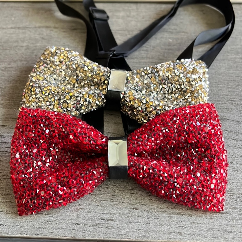 Red & silver men’s rhinestone pre-tied adjustable bow ties.